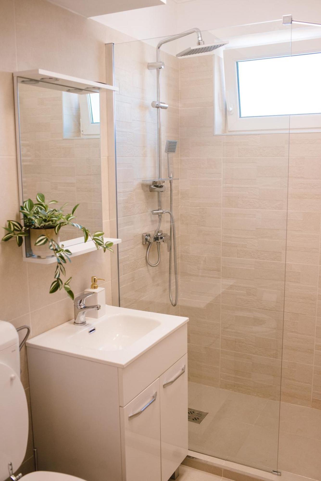 Central White Apartment Satu Mare Dış mekan fotoğraf