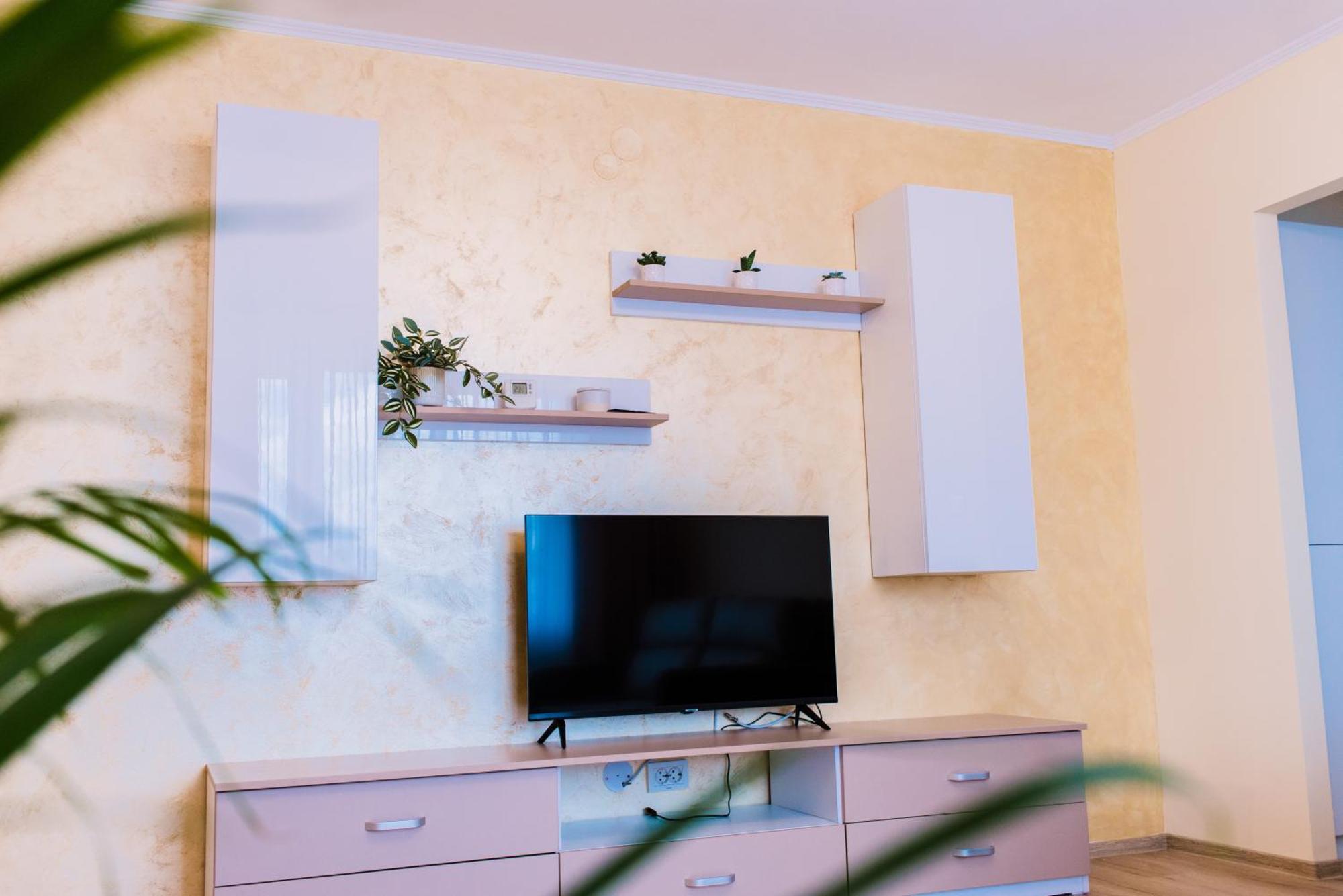 Central White Apartment Satu Mare Dış mekan fotoğraf